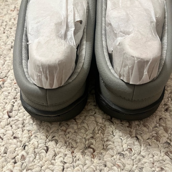 NEW IN BOX My Pillow My Slippers Women’s Slip Ons - Picture 3 of 10